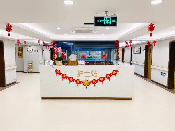 2025上海養(yǎng)老院醫(yī)療健身全覆蓋花園公寓的老年大學(xué)、緊急呼叫與溫情守護(圖1)